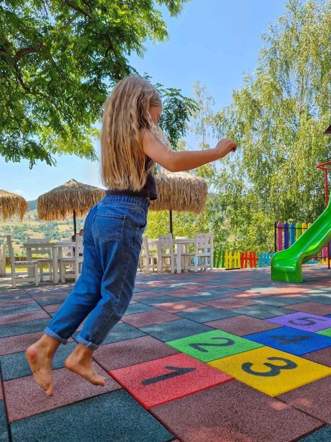 Mountain View Hotel Complex Yabulkovets Bagian luar foto
